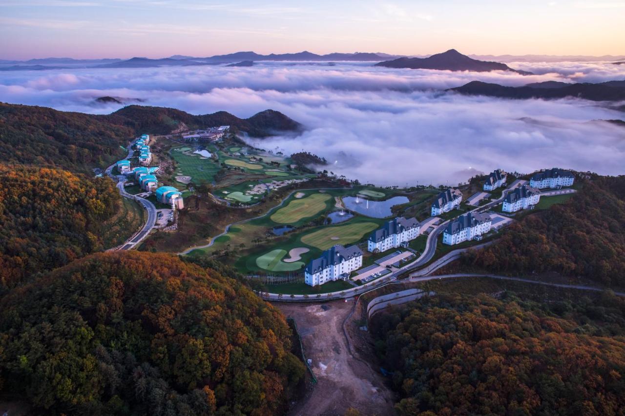 Отель Sono Felice Vivaldi Park Хончхон Экстерьер фото